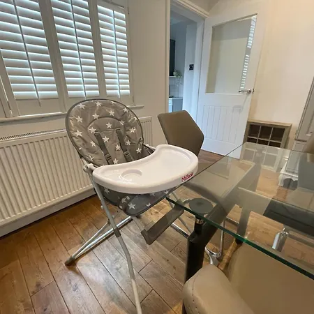 Relocating Family - Insurance - Business Trip - Amazing House Harrogate