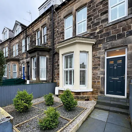 Relocating Family - Insurance - Business Trip - Amazing House Holiday home Harrogate
