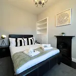 度假居 Granville Lt By Furnished Perfect For Relocating Family - Insurance - Business Trip - Amazing House - *